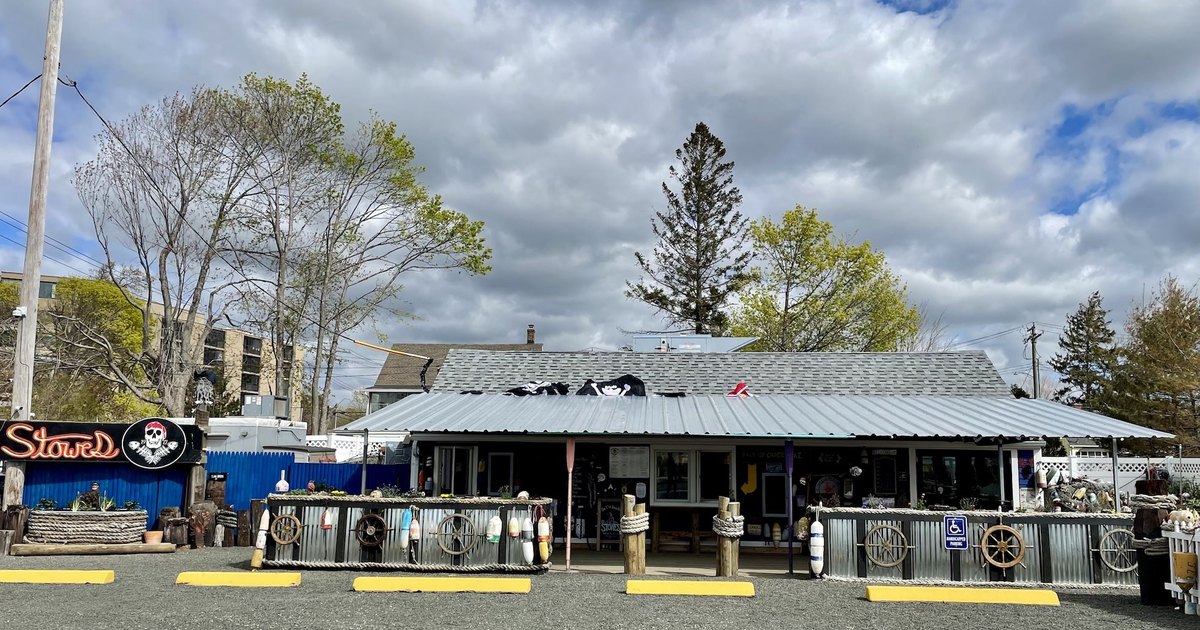 Stowe's Seafood, the pirate-themed seafood shack on Beach Street in West Haven